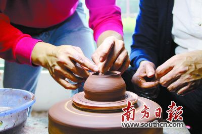 2015中國(guó)（中山）紅木家具文化博覽會(huì)今日盛大開(kāi)幕(組圖)