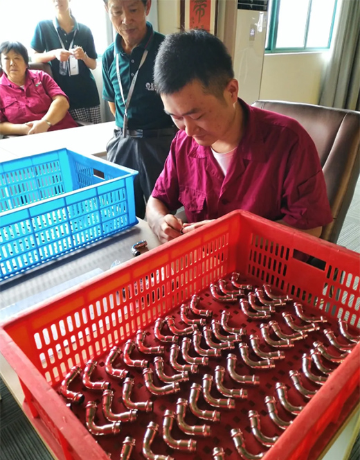 巧學(xué)善思煉精藝 沉著冷靜創(chuàng)佳績 金威管業(yè)技能大比武
