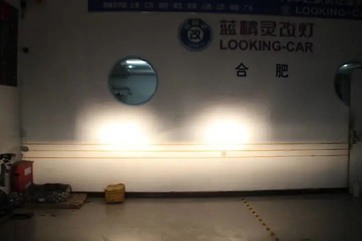 使用輕客福特全順也改燈 鹵素?zé)羯?jí)LED大燈更安全更舒適