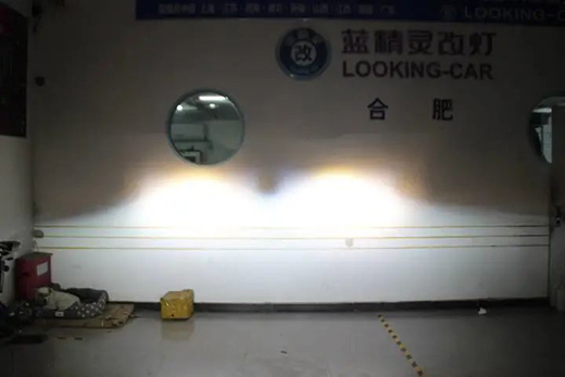 使用輕客福特全順也改燈 鹵素?zé)羯?jí)LED大燈更安全更舒適