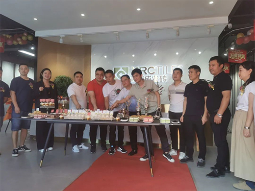 熱烈慶祝新潤成瓷磚(金華)專賣店隆重開業(yè)&21周年慶!